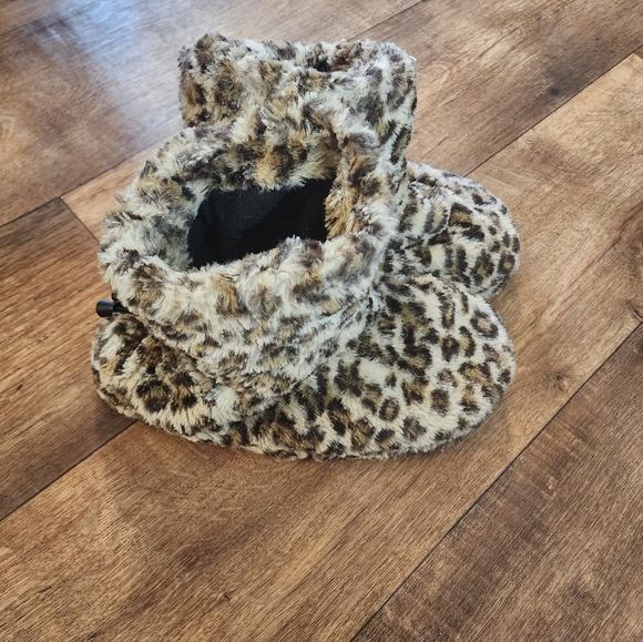 Leopard Print Furry Vibrating Booties - Picture 3 of 6